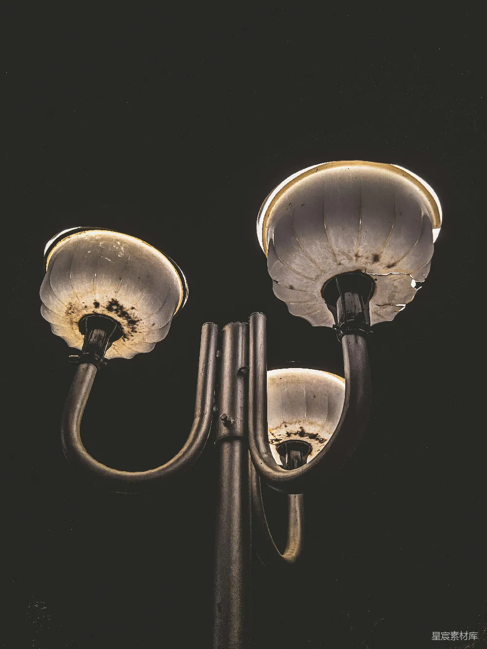 高清摄影 路灯 夜晚 城市 冷色调 怀旧 昏黄路灯下的沉默