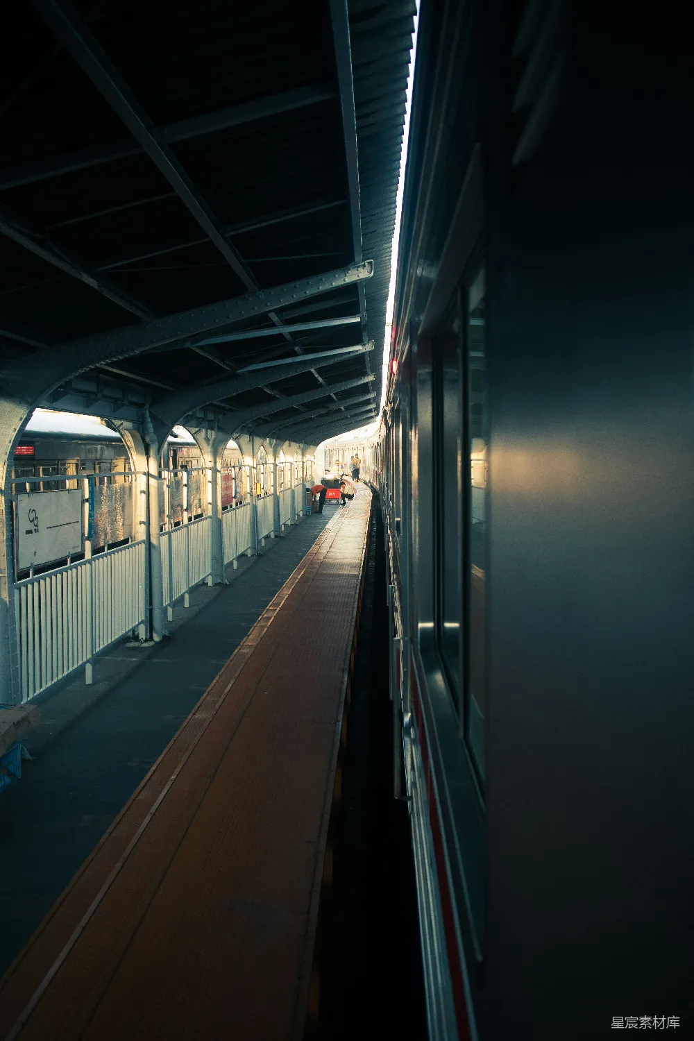 高清摄影 车站 日落 怀旧 旅行 城市 夕阳下的站台