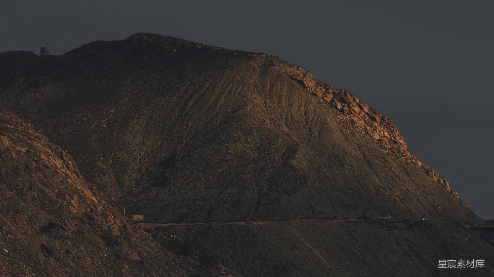 高清摄影 岩石山脉 夕阳 自然景观 户外摄影 山地 夕阳下的岩石山脉