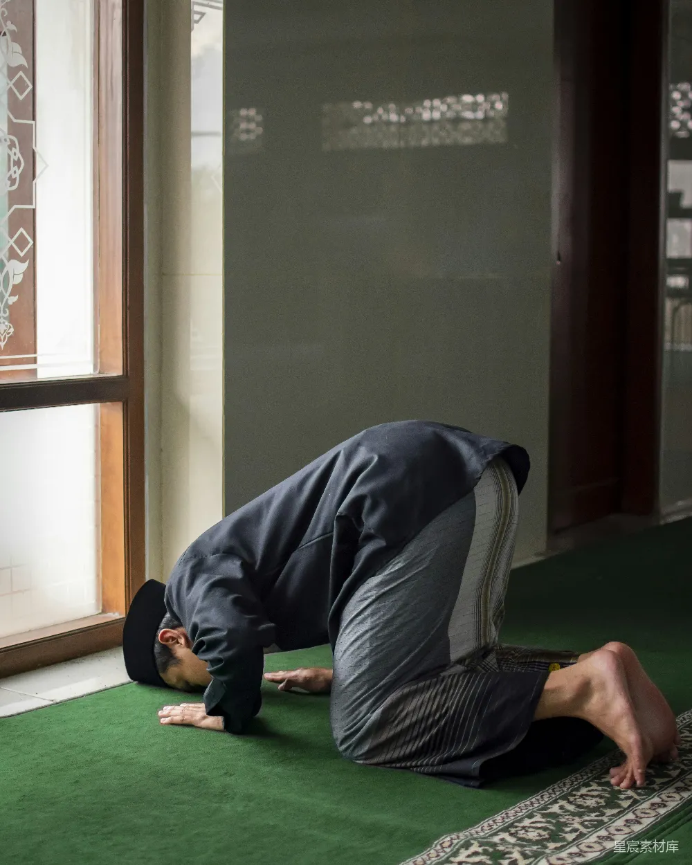 高清摄影 祈祷 宗教 信仰 精神 宁静 虔诚的祈祷者