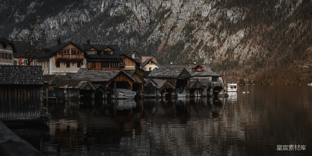 高清摄影 湖景 建筑 自然 宁静 旅游 山间湖畔的宁静时光