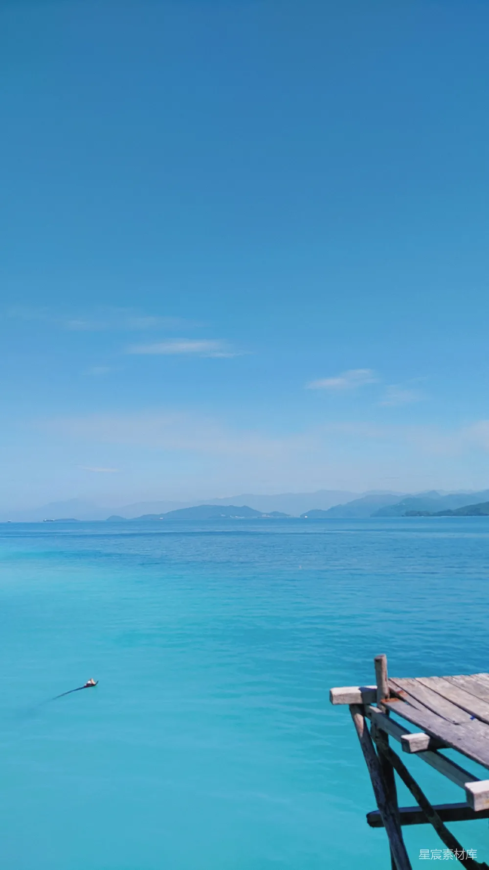 高清摄影 海洋 码头 宁静 自然 旅行 静谧的码头与清澈的海景