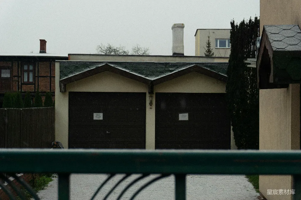 高清摄影 车库 雨景 宁静 住宅 建筑 雨中宁静的车库