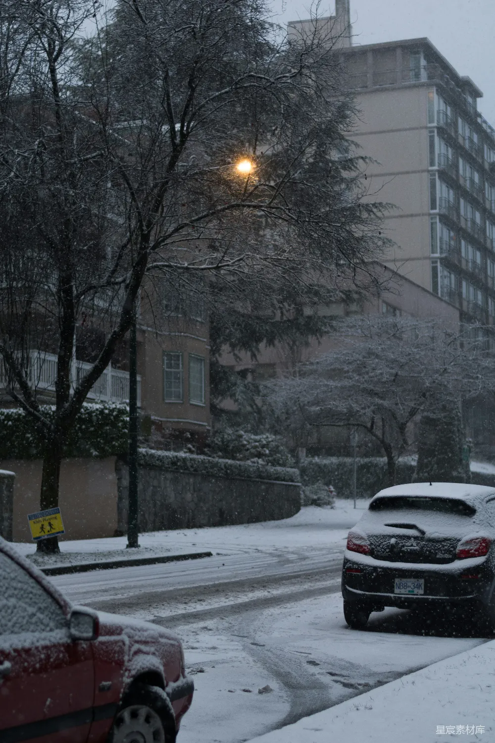 高清摄影 雪景 城市 冬季 街道 雪地 冬日雪景中的城市街道