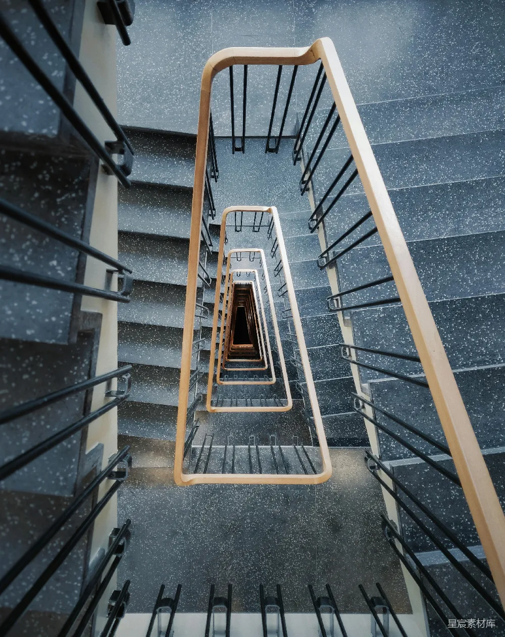 高清摄影 楼梯 视觉错觉 建筑 艺术 现代 螺旋楼梯的视觉错觉
