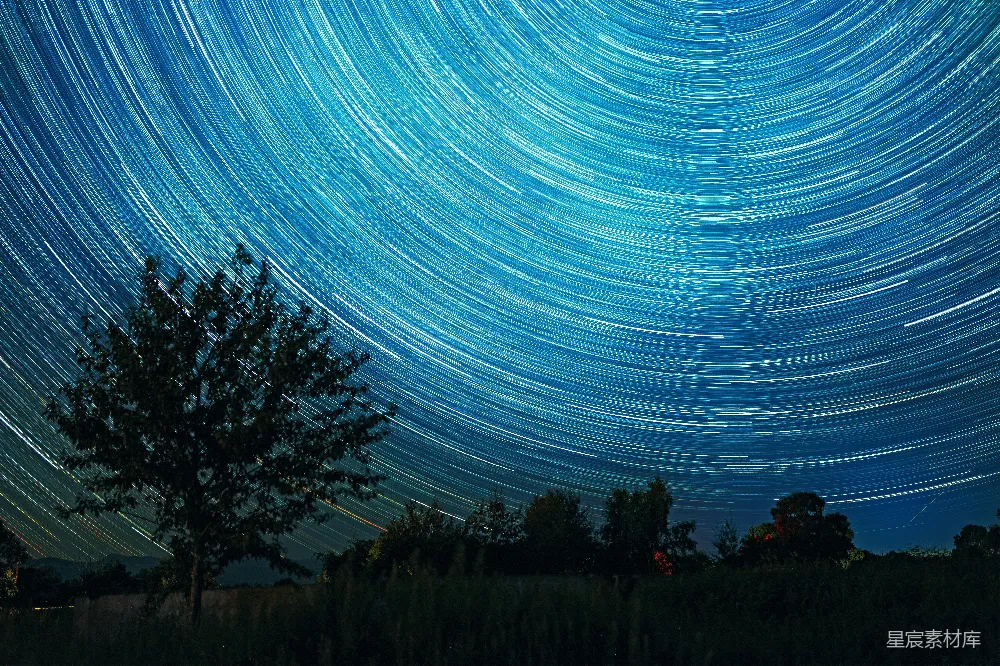 高清摄影 星轨 夜景 自然 宁静 长曝光 星轨下的静谧夜晚