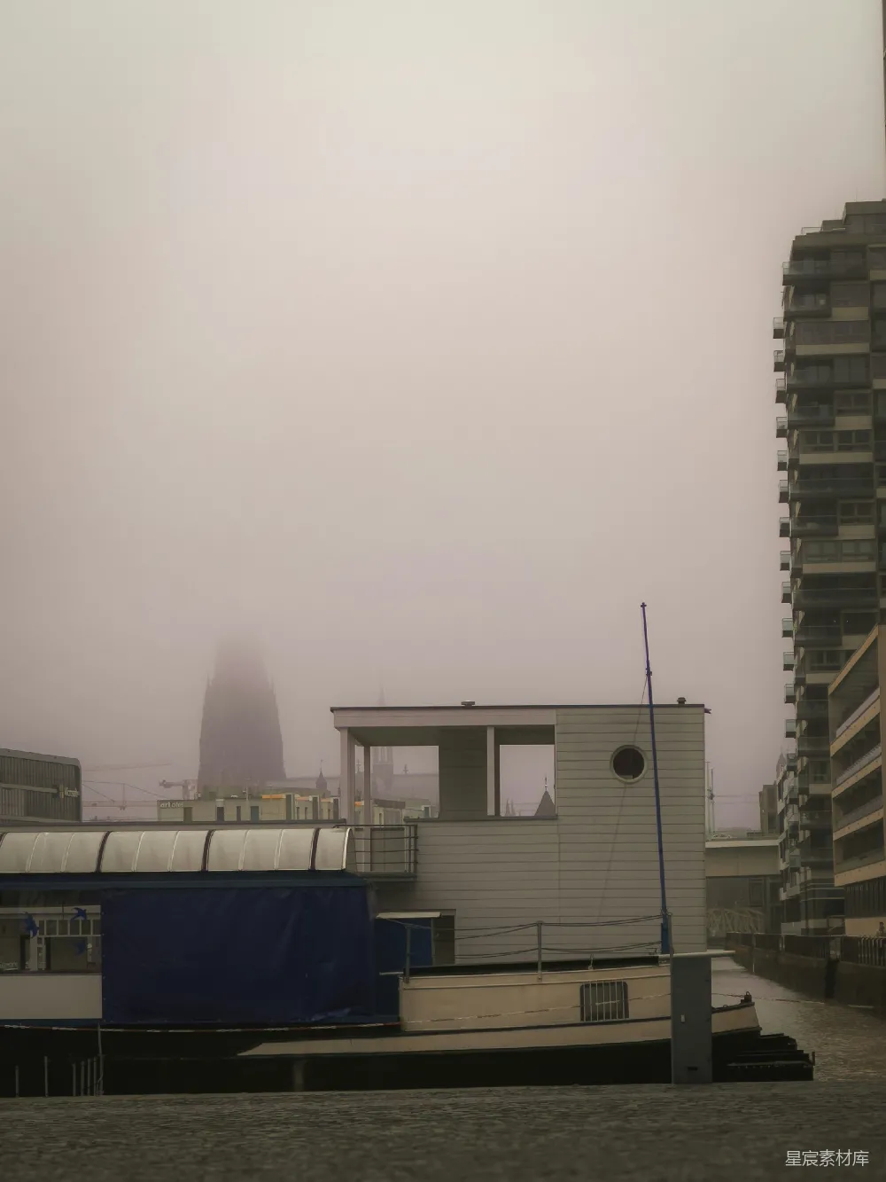 高清摄影 雾气 城市 运河 建筑 宁静 雾中静谧的运河