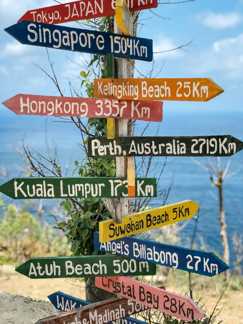 高清摄影 方向牌 旅游 风景 地标 海洋 多彩方向牌指引远方