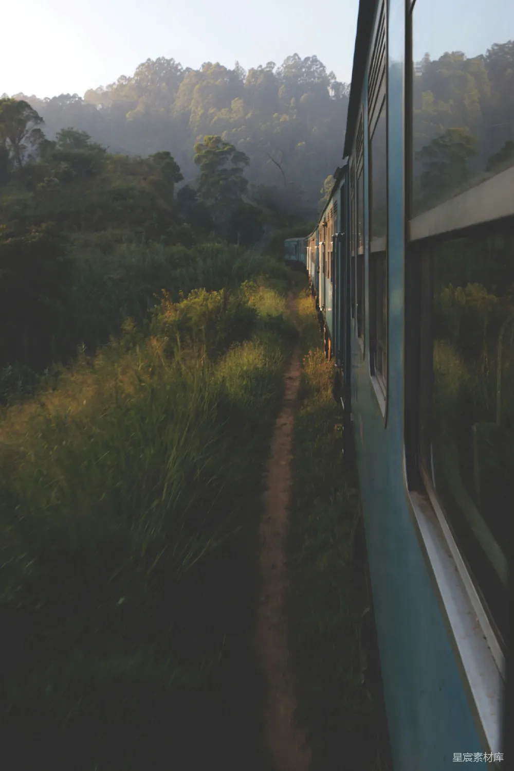 高清摄影 火车 风景 旅行 自然 清晨 窗外的旅程