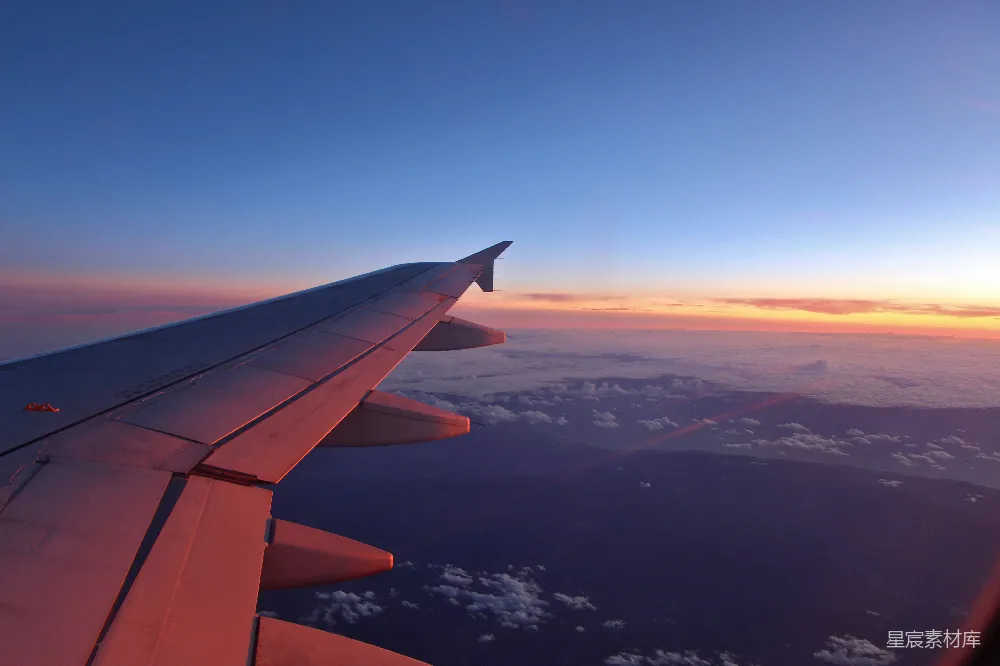 高清摄影 飞机 翅膀 夕阳 天空 旅行 夕阳下的飞机翅膀