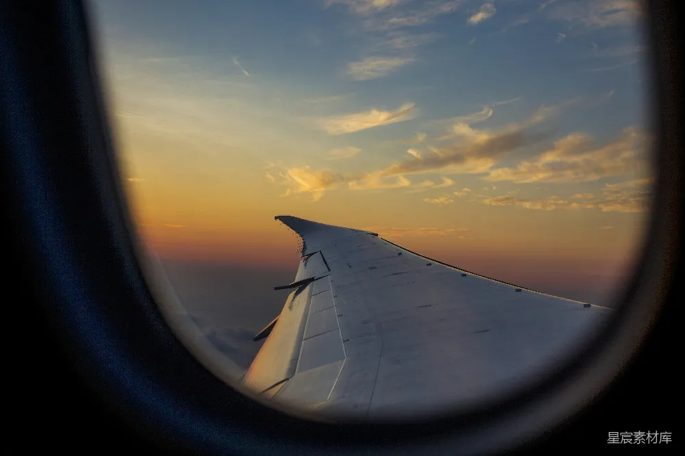 高清摄影 飞机 窗外 落日 天空 翅膀 飞机窗外的落日余晖