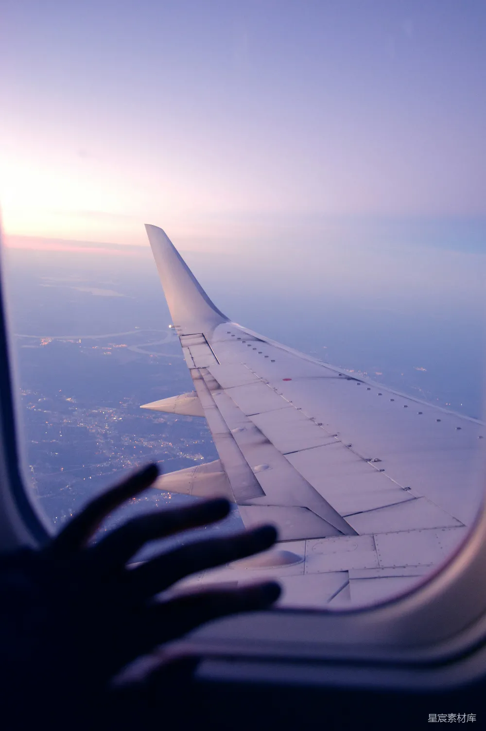 高清摄影 飞机 黄昏 手影 旅行 自然 飞机窗外的黄昏与手影
