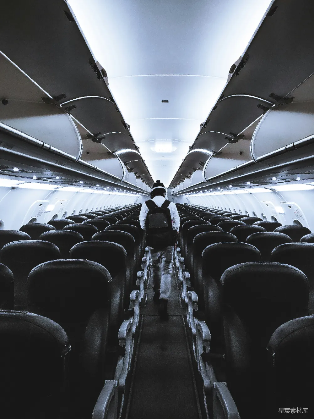 高清摄影 飞机 旅行 孤独 背影 空旷 飞机上的孤独旅者