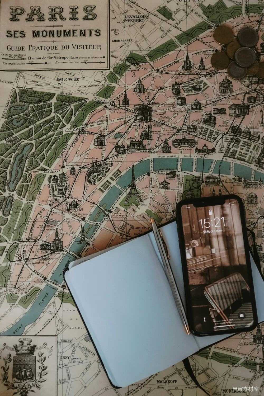 高清摄影 巴黎 地图 笔记本 手机 旅行 巴黎地图上的旅行准备