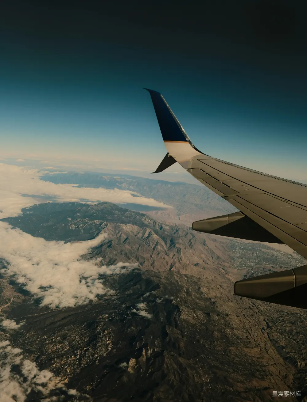 高清摄影 天空 山脉 飞机 旅行 自然 空中俯瞰山脉与云海