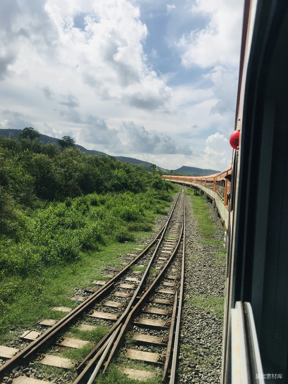 高清摄影 火车 自然景观 旅行 户外 风景 窗外的火车与自然风光