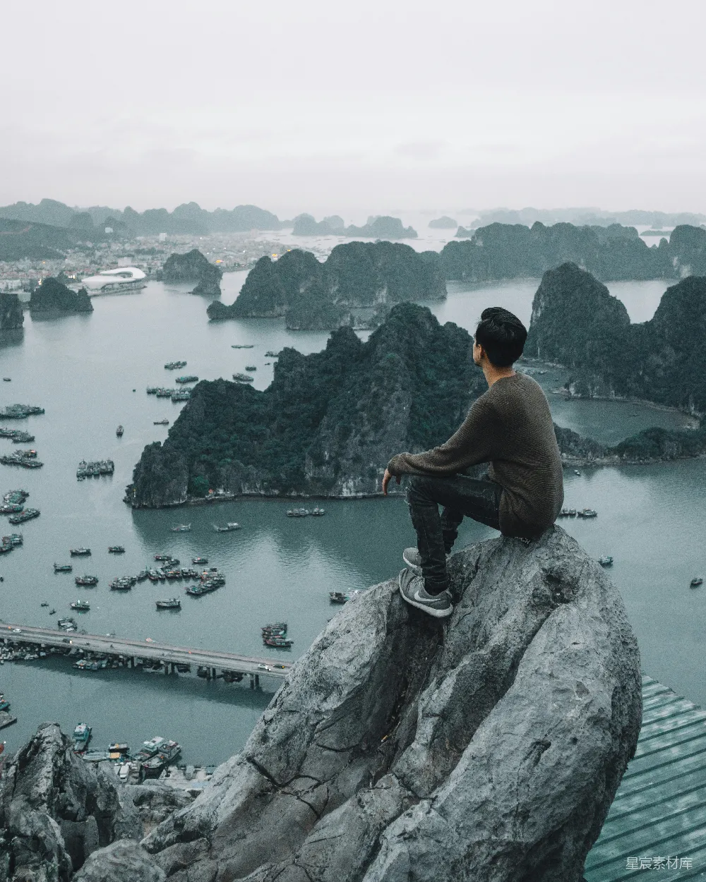 高清摄影 风景 旅行 思考 自然 宁静 悬崖边的静谧思考