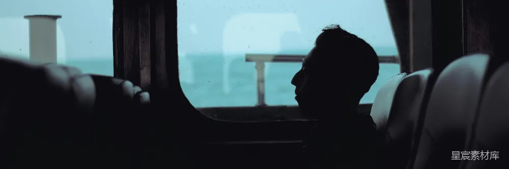 高清摄影 旅行 孤独 窗户 剪影 思考 旅途中沉思的剪影