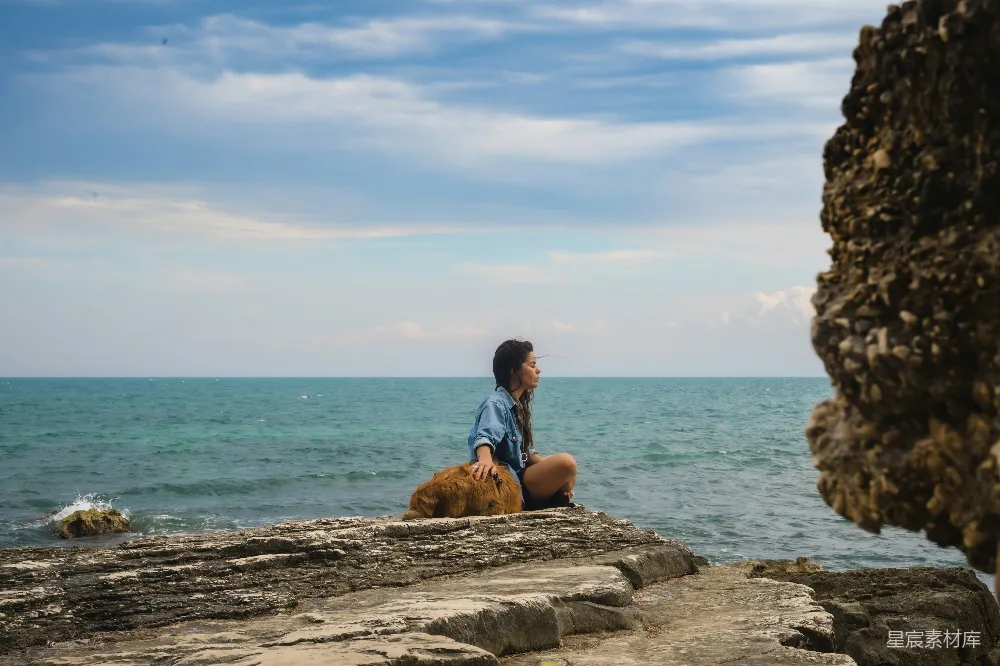 高清摄影 自然 宁静 海景 放松 情侣 海边静谧时光