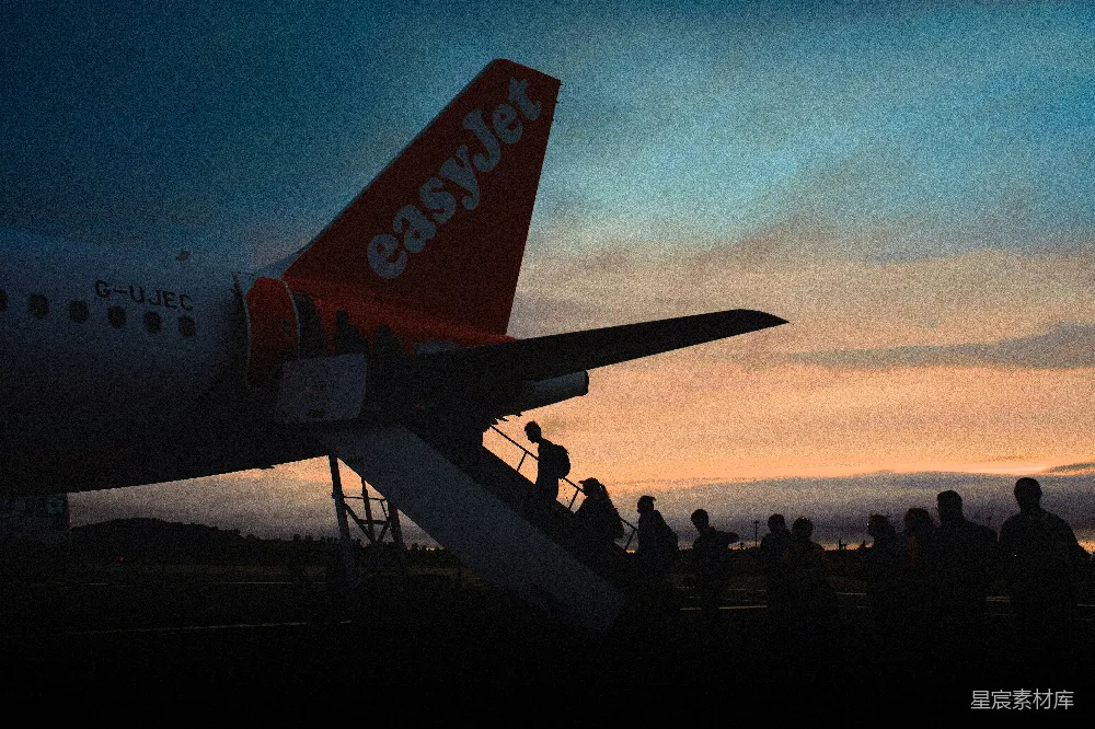 高清摄影 飞机 旅行 夕阳 登机 旅行者 夕阳下的飞机登机口