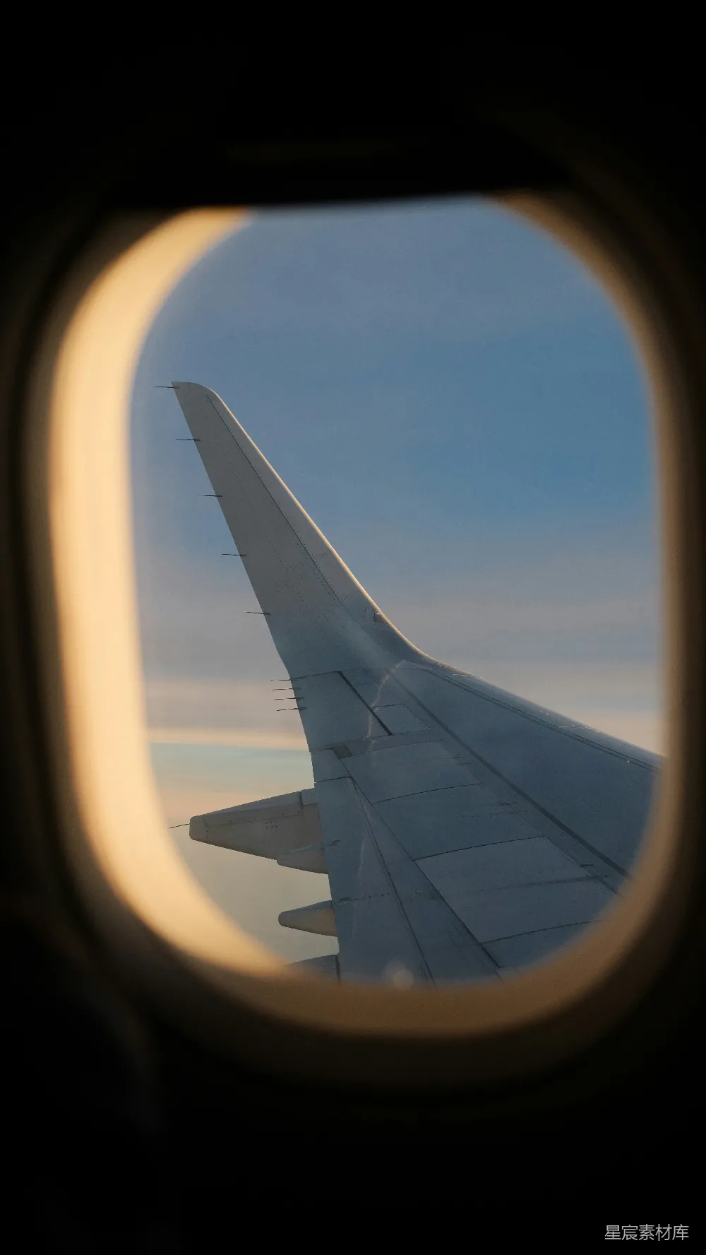 高清摄影 飞机 机翼 夕阳 旅行 航拍 飞机窗外的机翼与夕阳