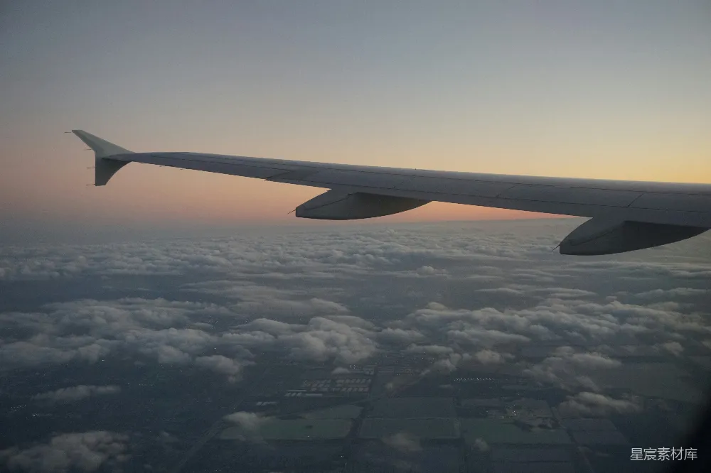 高清摄影 飞行 天空 云层 旅行 自然 飞机窗外的云海与翅膀