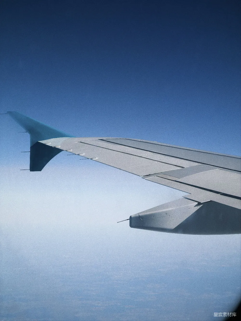 高清摄影 飞机 机翼 天空 旅行 自然 飞机机翼与蓝天