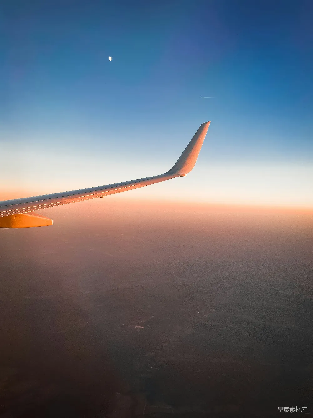 高清摄影 飞机 日落 天空 翅膀 旅行 日落时分的飞机视角