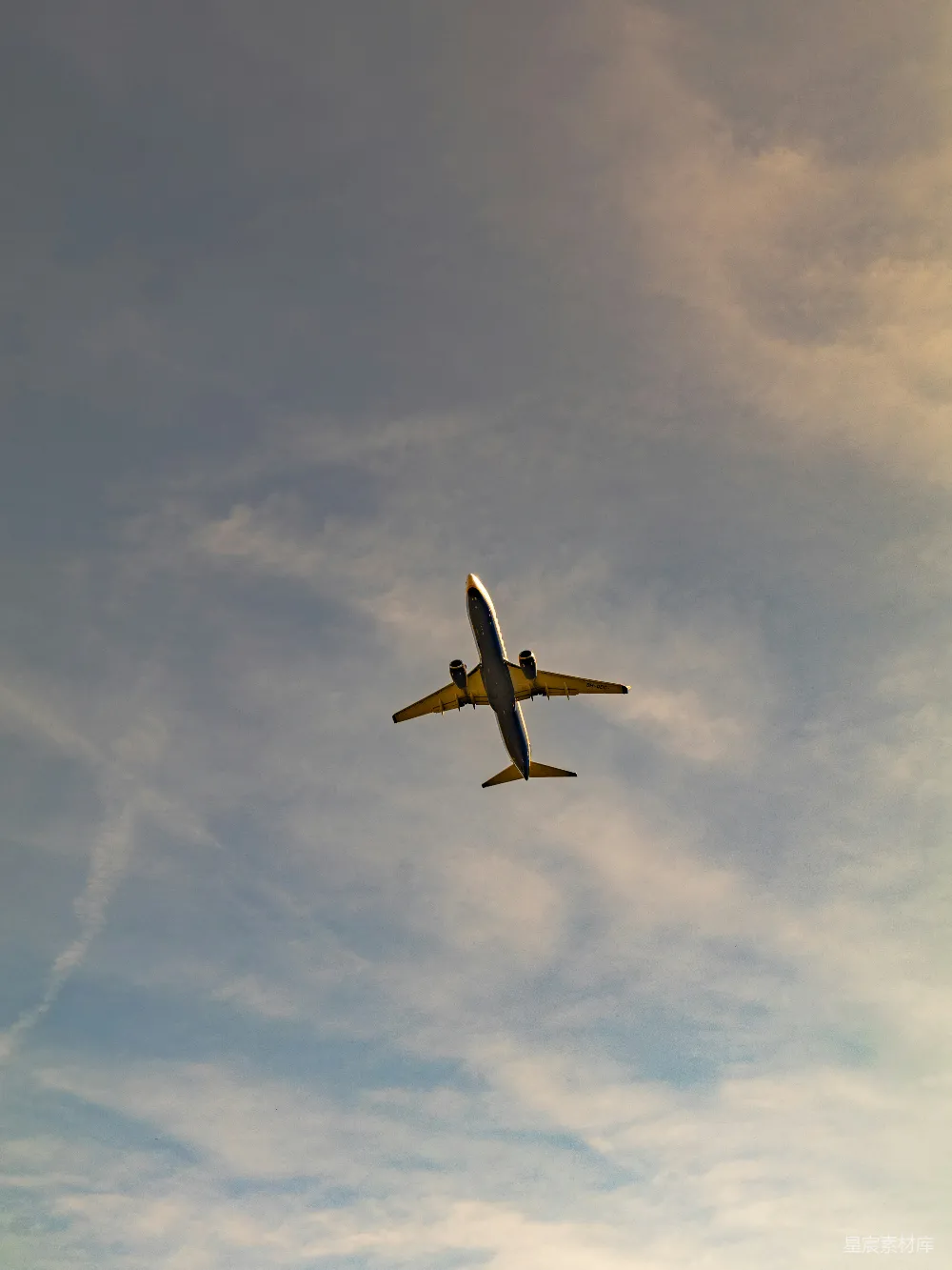 高清摄影 飞机 天空 旅行 自然 动态 飞机翱翔于云端