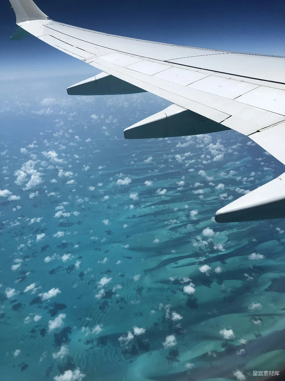 高清摄影 旅行 自然风光 飞机窗外 热带岛屿 海洋 空中俯瞰马尔代夫