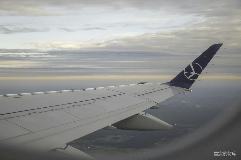 高清摄影 飞机 天空 飞行 自然 旅行 空中视角的飞机机翼