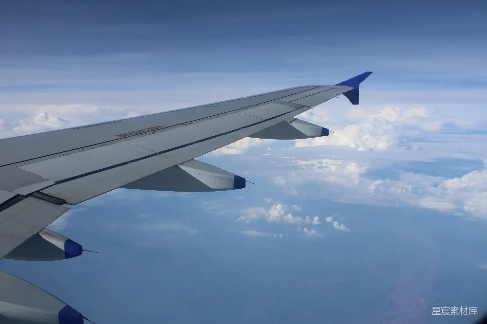高清摄影 飞机 天空 云层 旅行 飞行 高空视角的飞机机翼