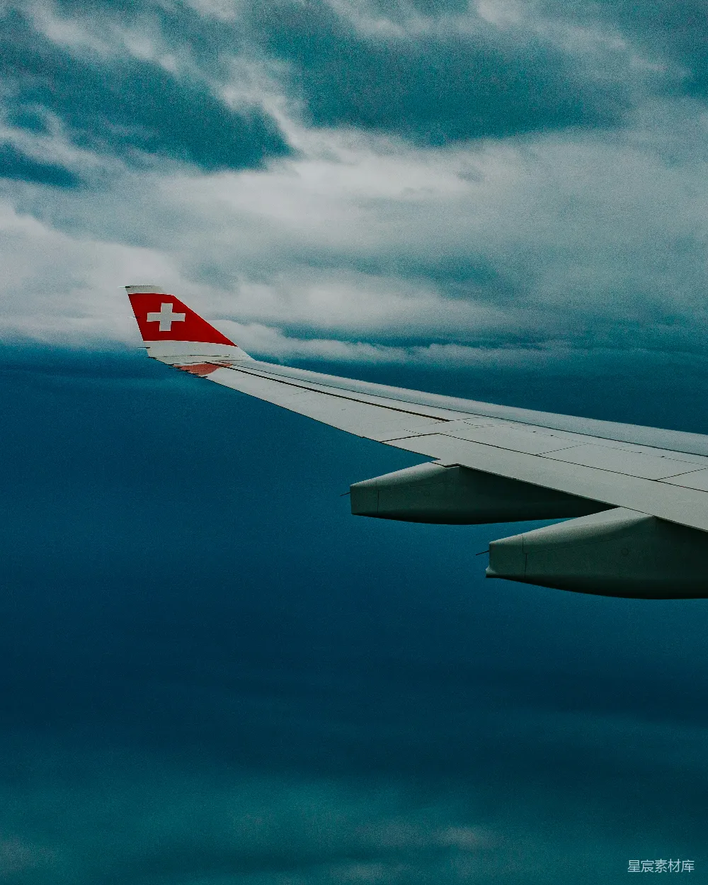 高清摄影 瑞士航空 飞机 天空 旅行 背景 瑞士航空的翅膀