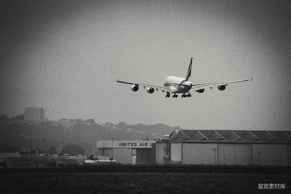 高清摄影 飞机 黑白摄影 城市景观 航空旅行 都市风情 黑白飞机降落