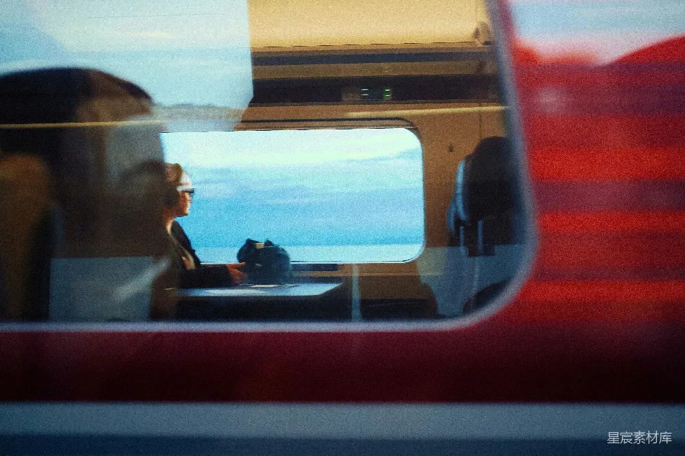 高清摄影 旅行 火车 风景 宁静 旅途 火车上的旅人