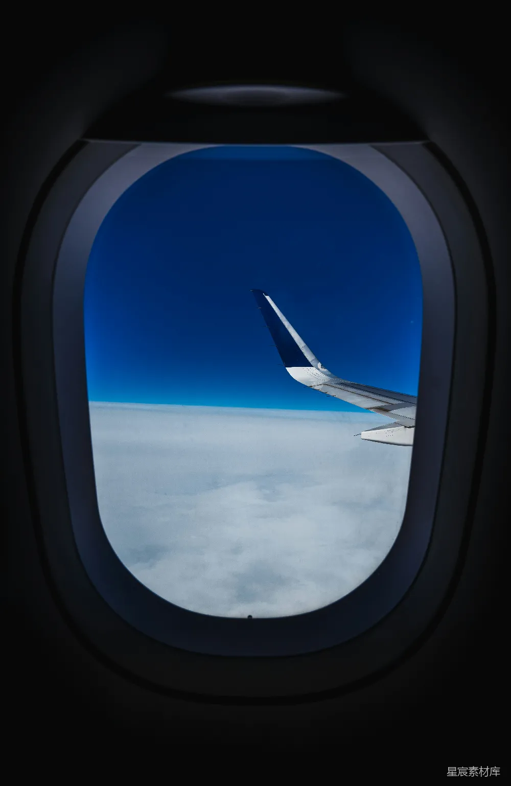 高清摄影 飞机 窗外景色 旅行 蓝天 白云 飞机窗外的蓝天白云