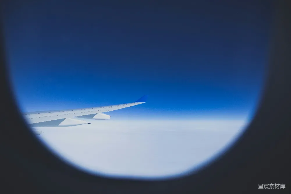 高清摄影 飞机 天空 旅行 风景 自然 飞机窗外的蓝天白云