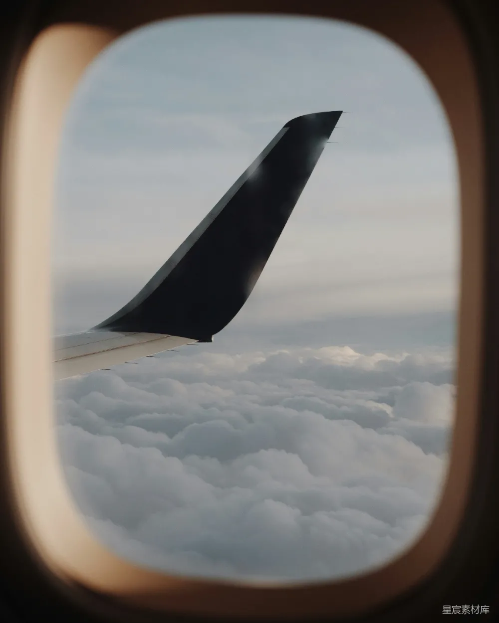 高清摄影 飞机 云海 旅行 天空 飞行 空中视角：飞机翼与云海