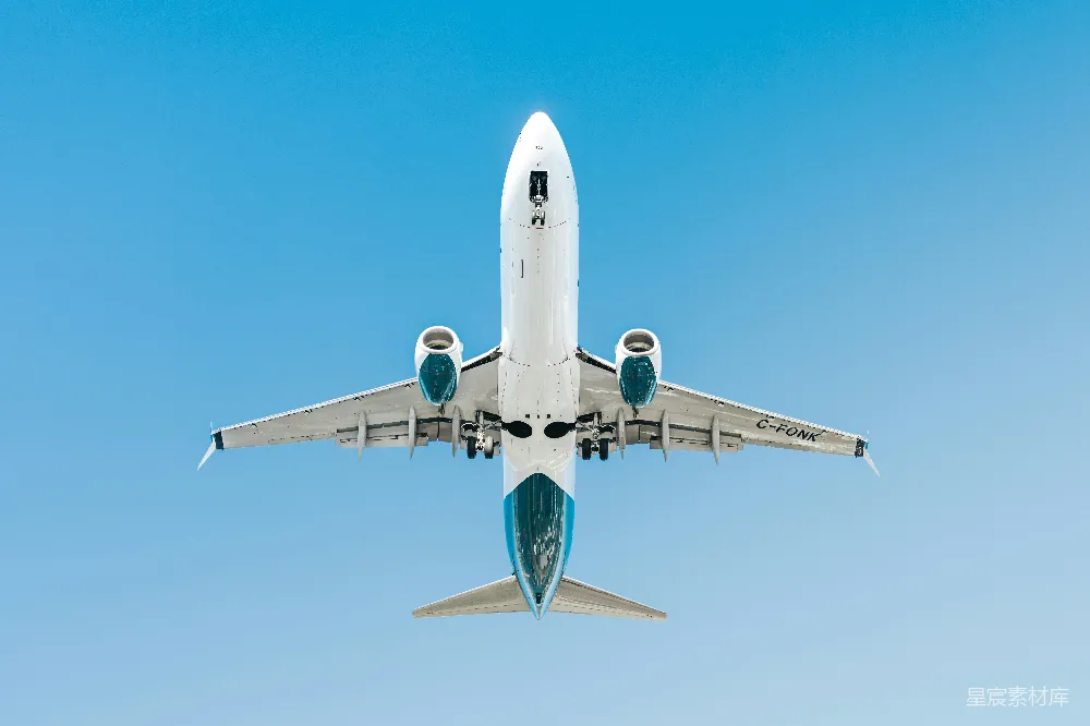 高清摄影 飞机 蓝天 俯视 航空 飞行 蓝天中的飞机俯视图