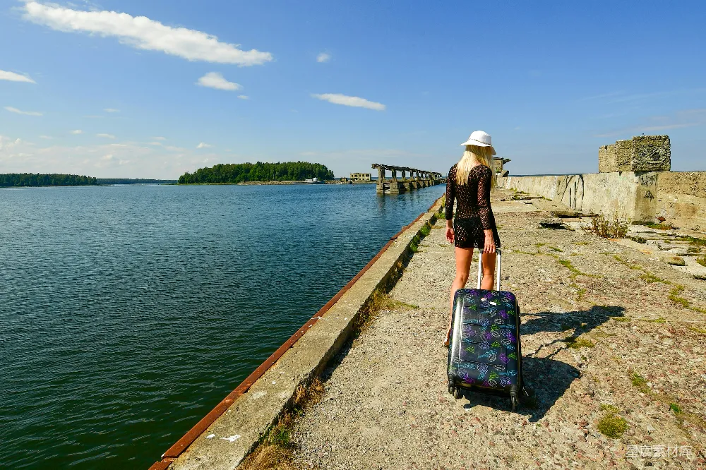 高清摄影 旅行 风景 夏日 湖边 自由 湖畔的旅行者