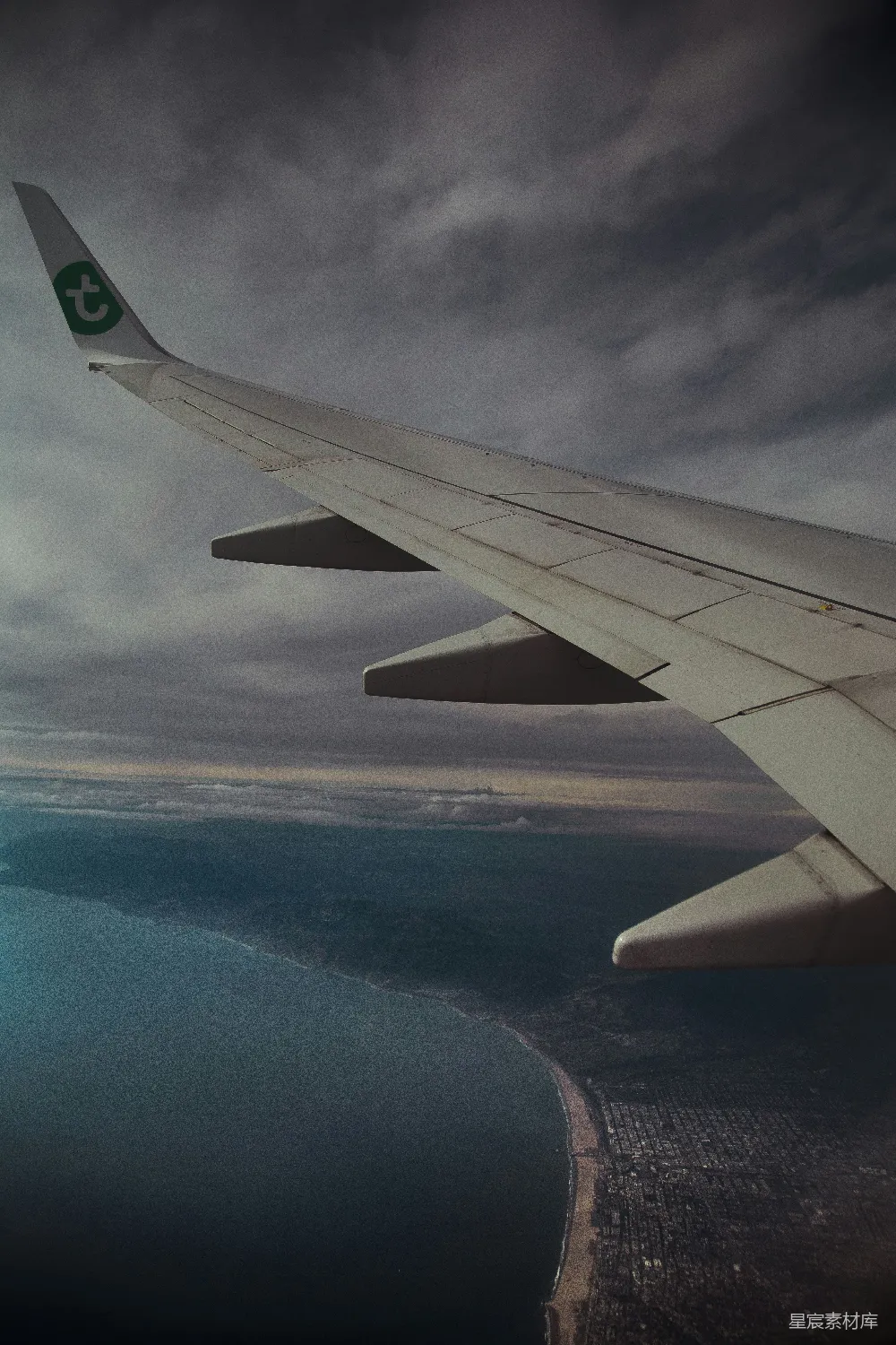 高清摄影 飞机 翅膀 海岸 旅行 自然 飞机翅膀俯瞰海岸