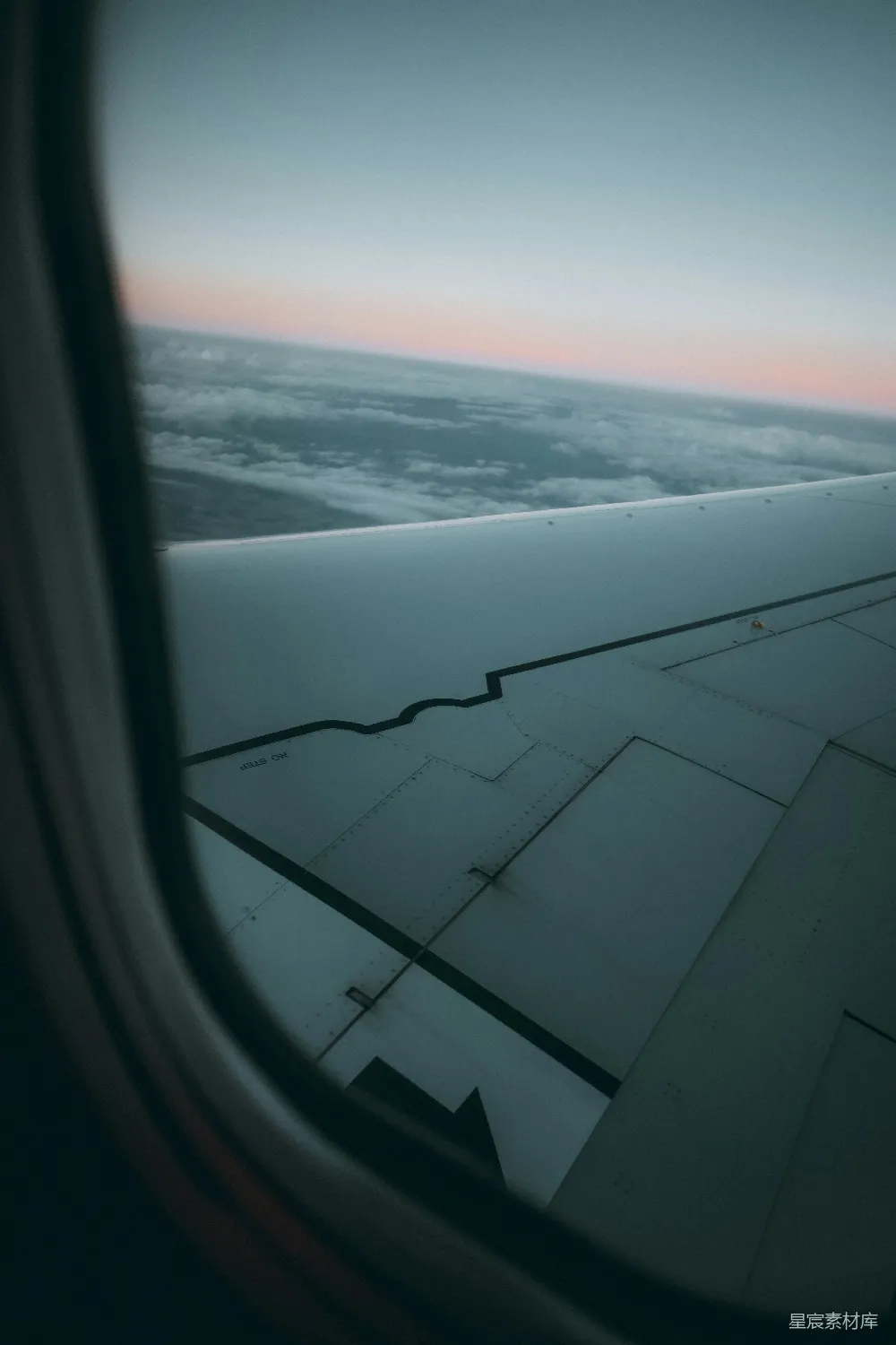 高清摄影 飞机 天空 云层 旅行 日落 飞机窗外的云海