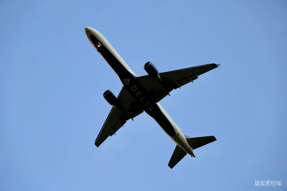 高清摄影 飞机 蓝天 Delta航空 飞行 交通 Delta航空公司的飞机在蓝天中飞行