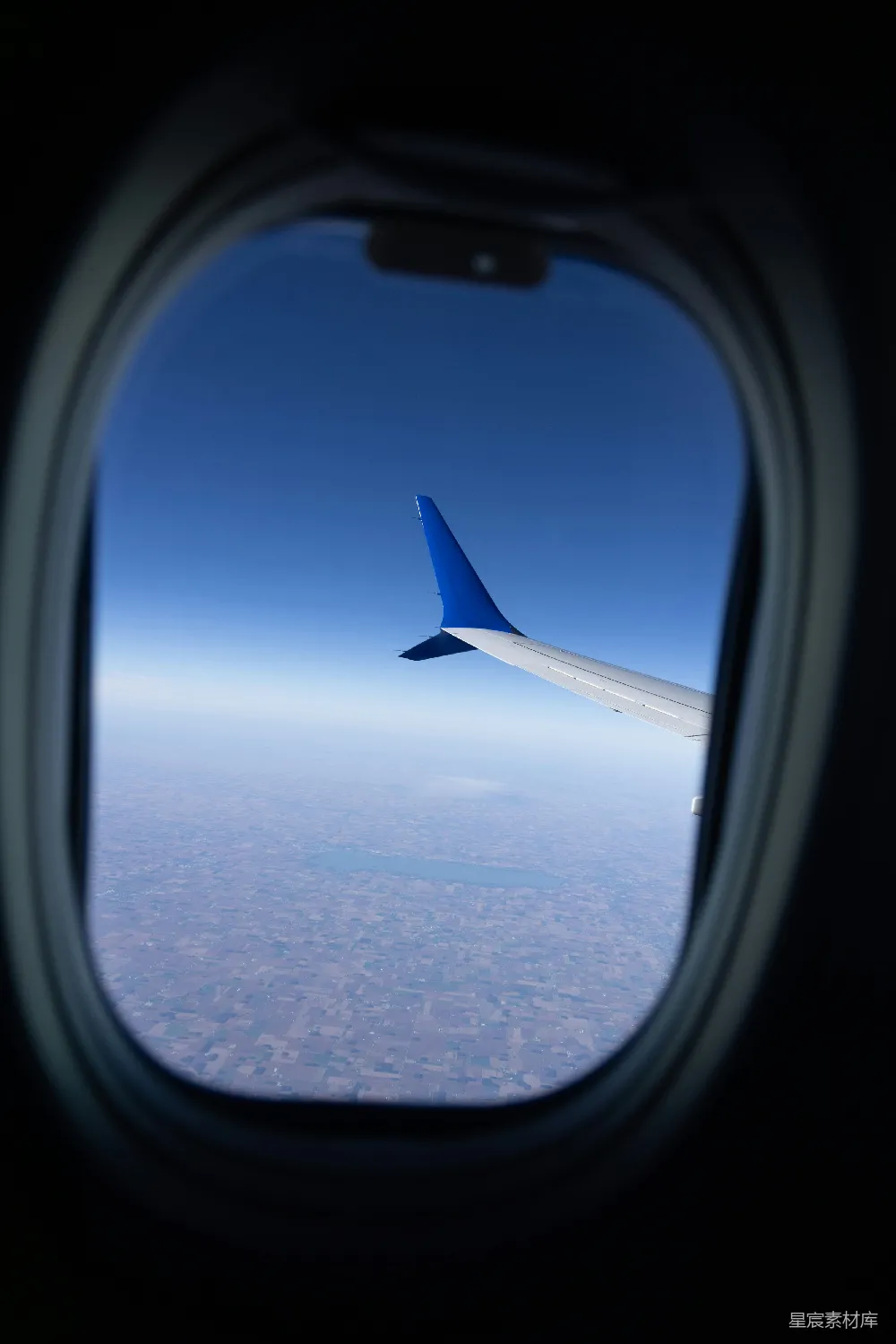 高清摄影 旅行 航空 风景 窗外 空中 空中视角：飞机窗外的风景