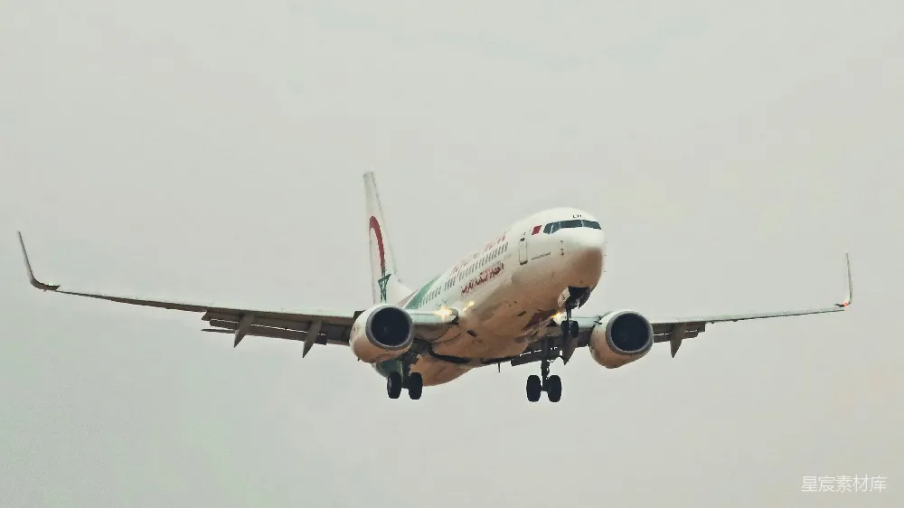 高清摄影 飞机 摩洛哥皇家航空 航空 旅行 飞机降落 摩洛哥皇家航空公司的飞机正在降落
