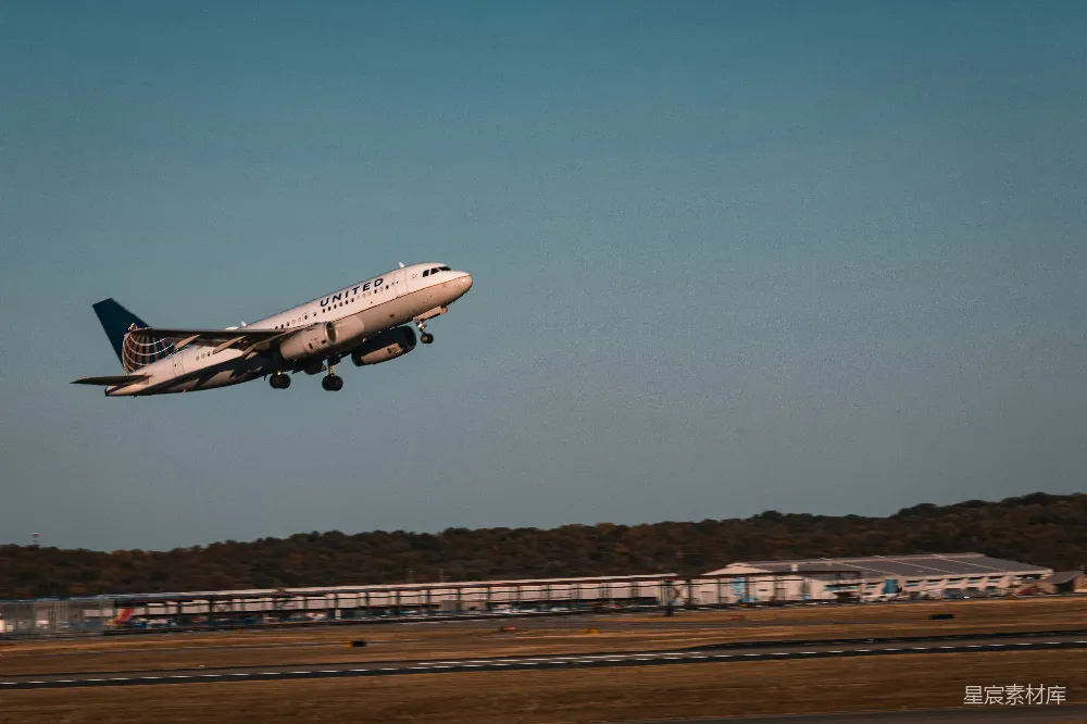 高清摄影 飞机 航空 旅行 蓝天 起飞 联合航空客机起飞
