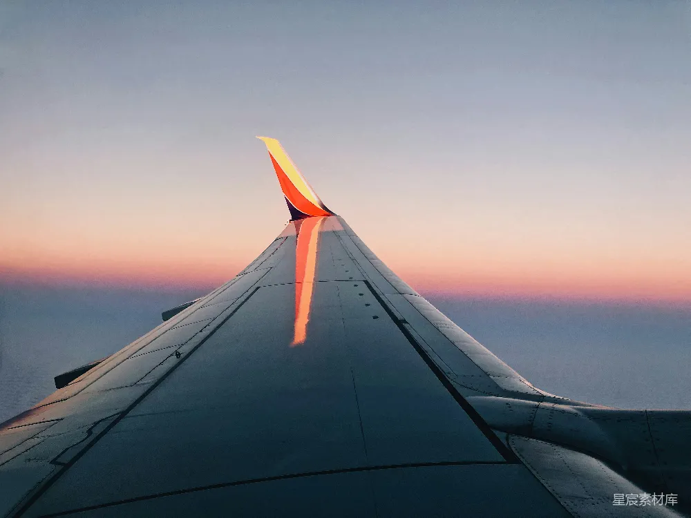 高清摄影 飞机 翅膀 夕阳 旅行 自然 夕阳下的飞机翅膀