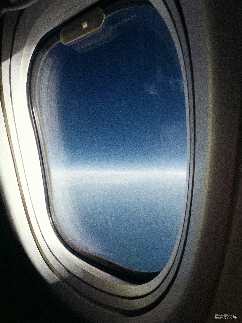 高清摄影 飞机 窗外 天空 宁静 旅行 飞机窗外的宁静天空