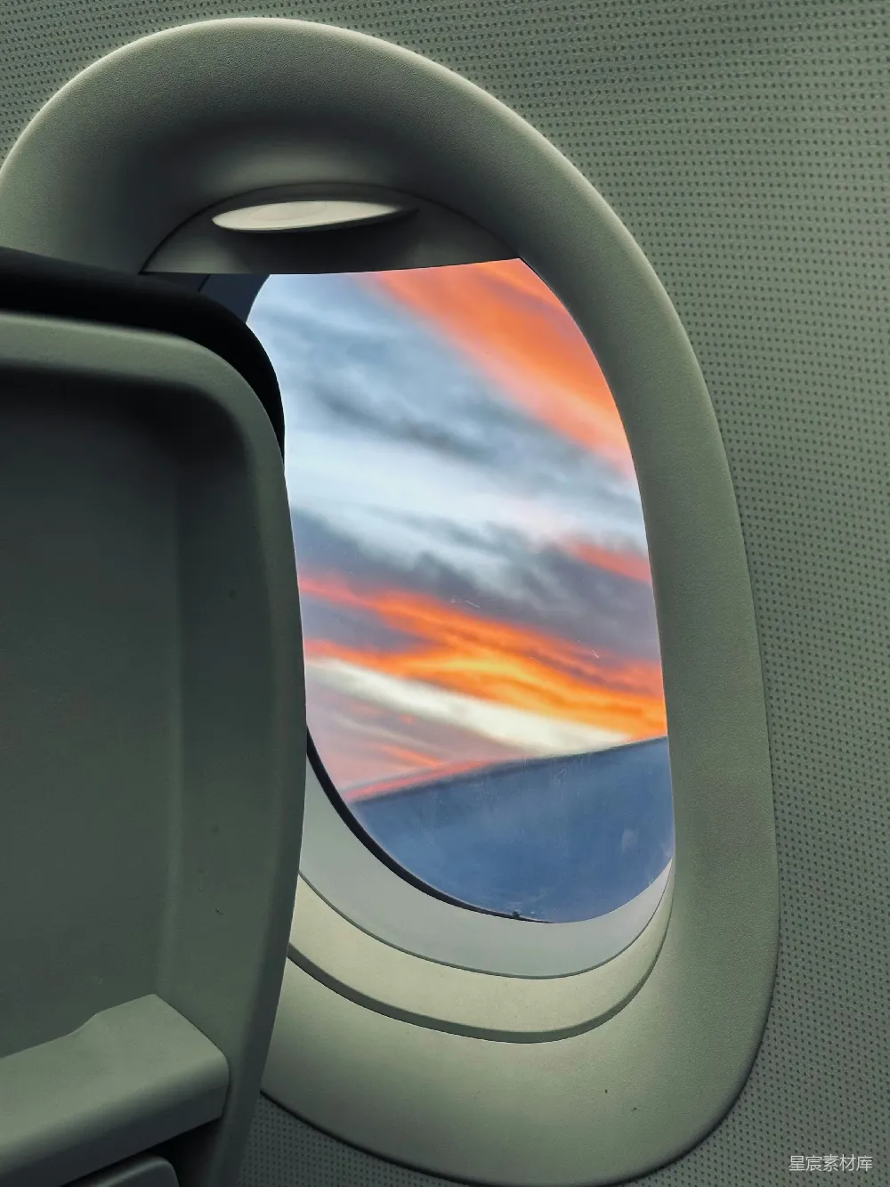 高清摄影 飞机 窗外 晚霞 旅行 自然 飞机窗外的晚霞