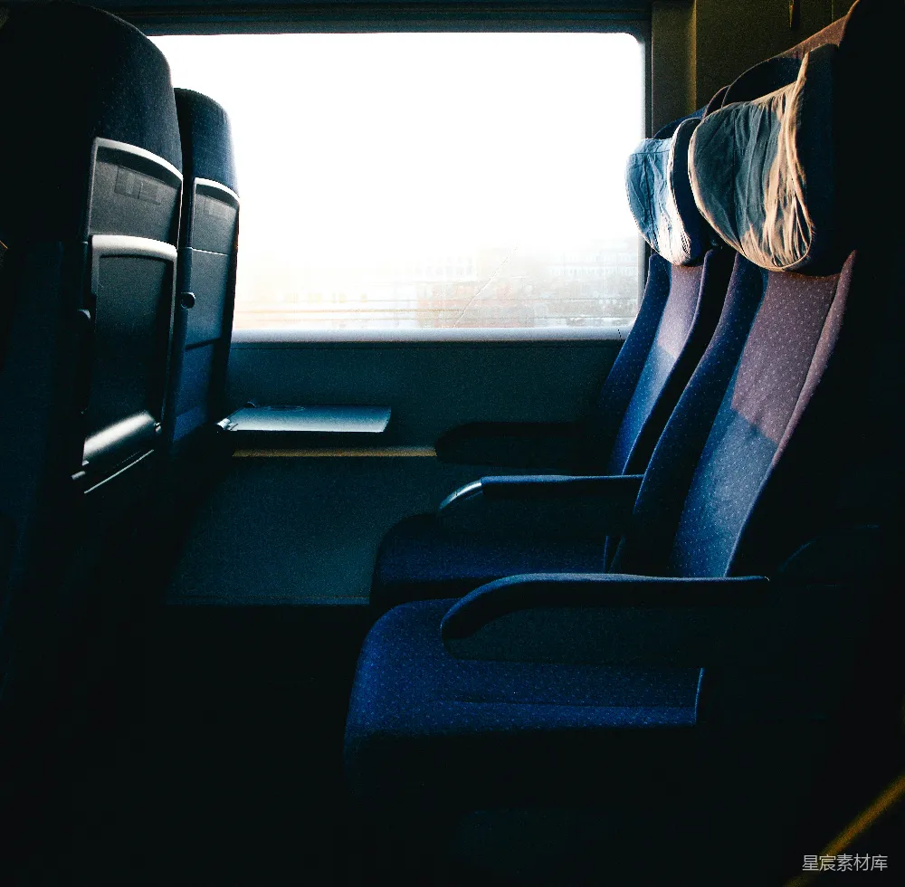 高清摄影 火车 座椅 旅途 宁静 风景 火车上的静谧时光
